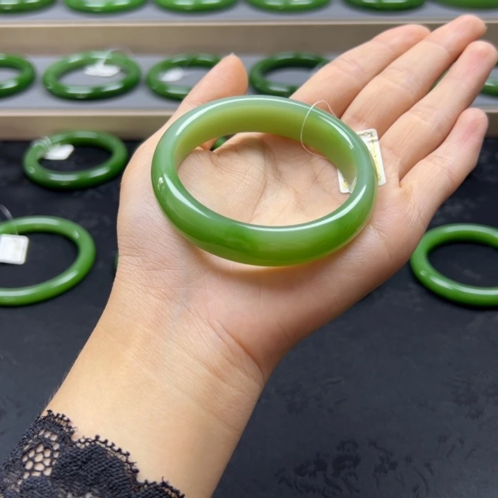 和田玉手镯未镶嵌白加绿