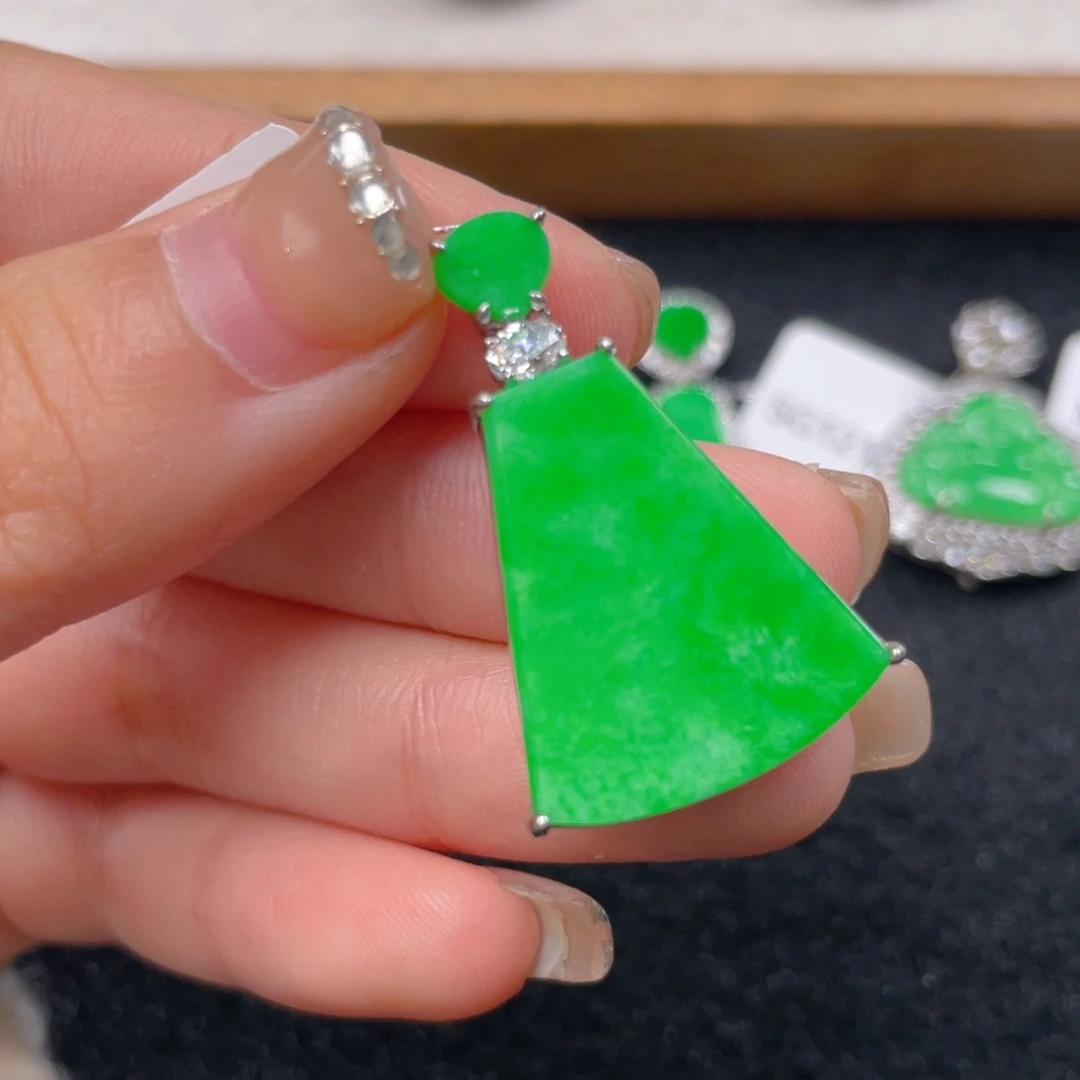 翡翠颈饰银S925镶嵌v b b n j