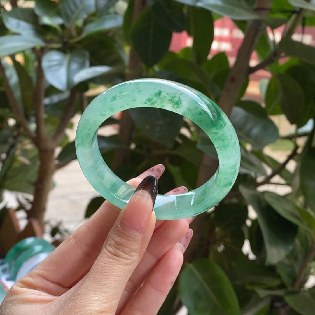未镶嵌手镯石英岩玉