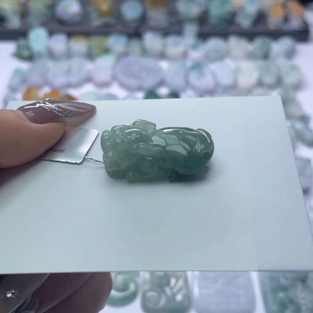 翡翠颈饰未镶嵌貔貅