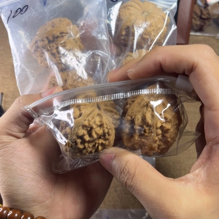 大叶紫檀（黑酸枝木类）核桃