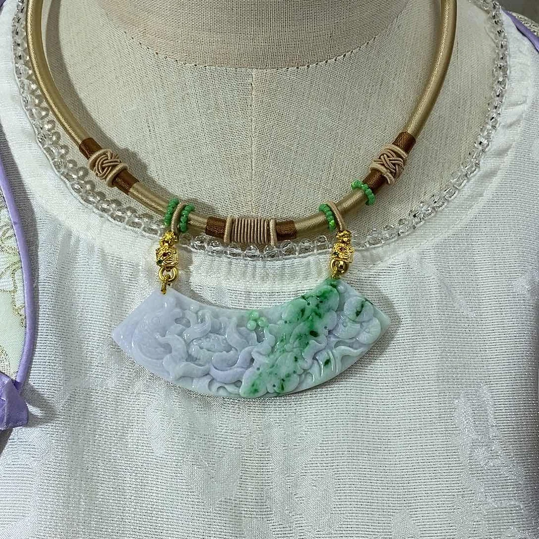 翡翠未镶嵌颈饰吊坠