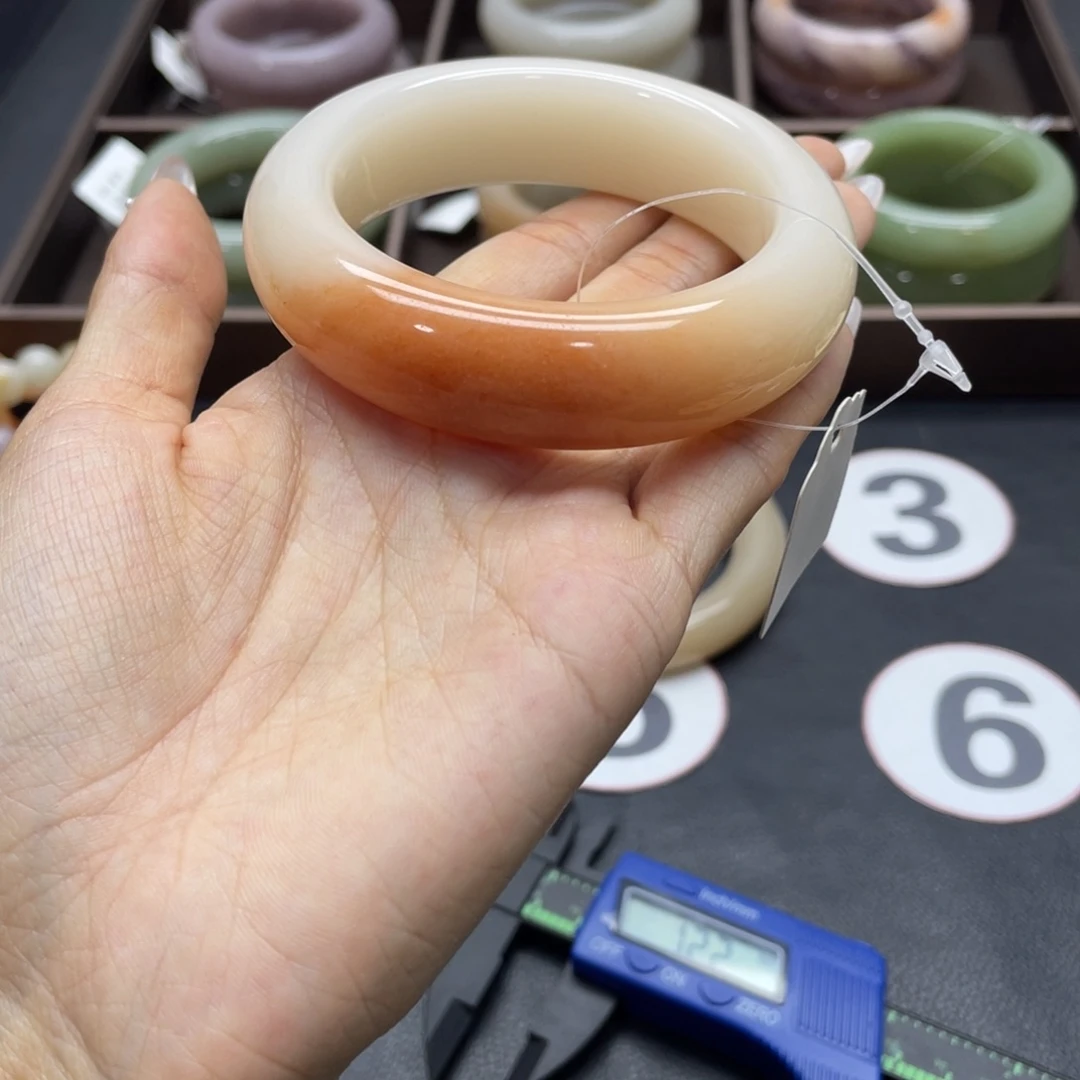 石英岩玉手镯未镶嵌排****箱