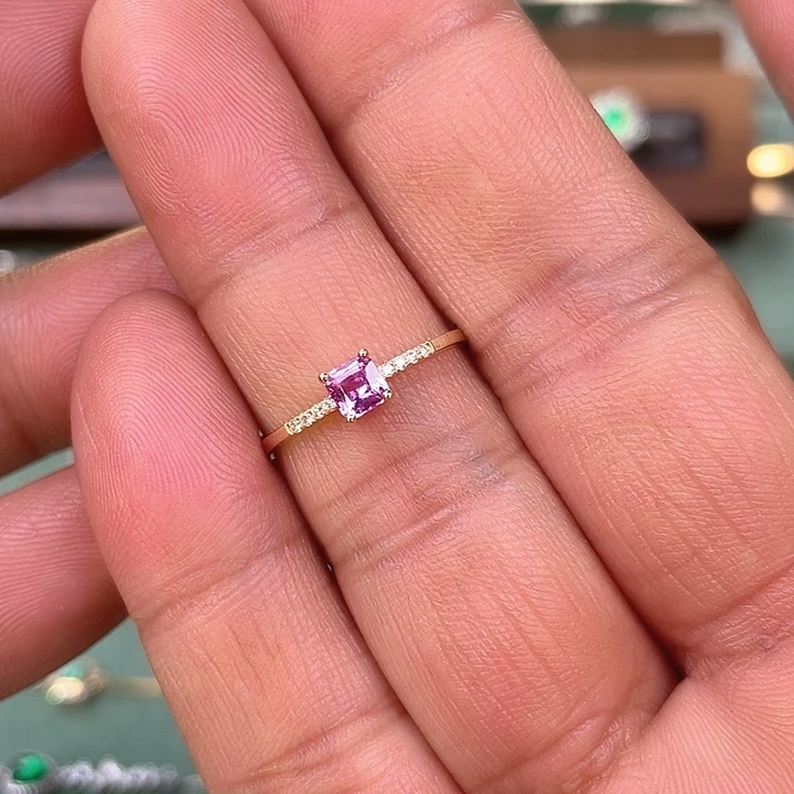 14K金镶嵌彩色蓝宝石戒指主石：0.34ct
