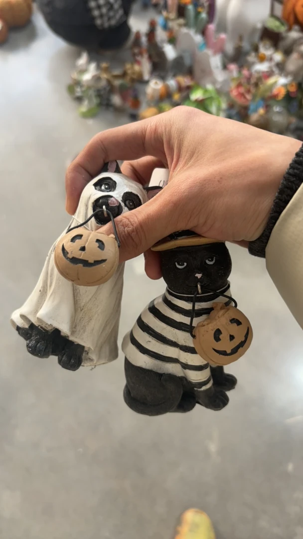 树脂猫猫叼南瓜摆件