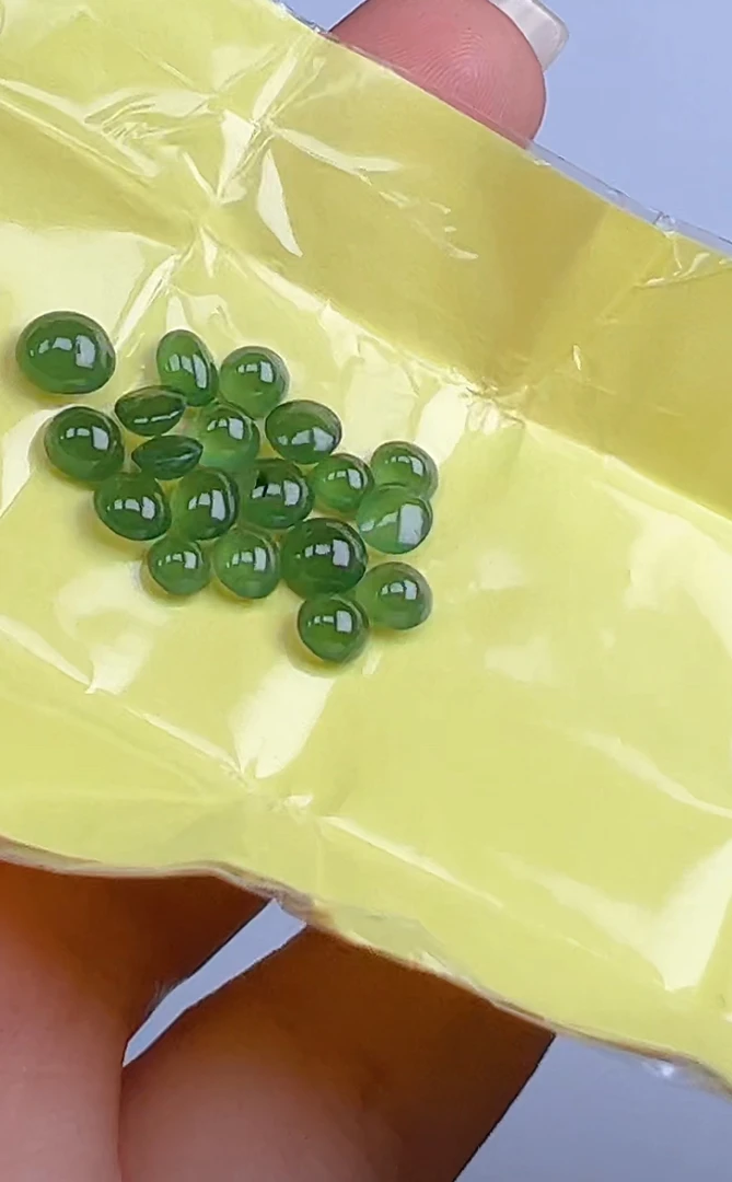 天然翡翠A货蛋面31