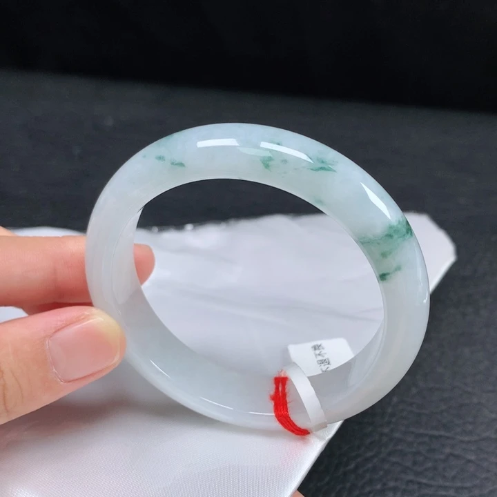 翡翠未镶嵌手镯