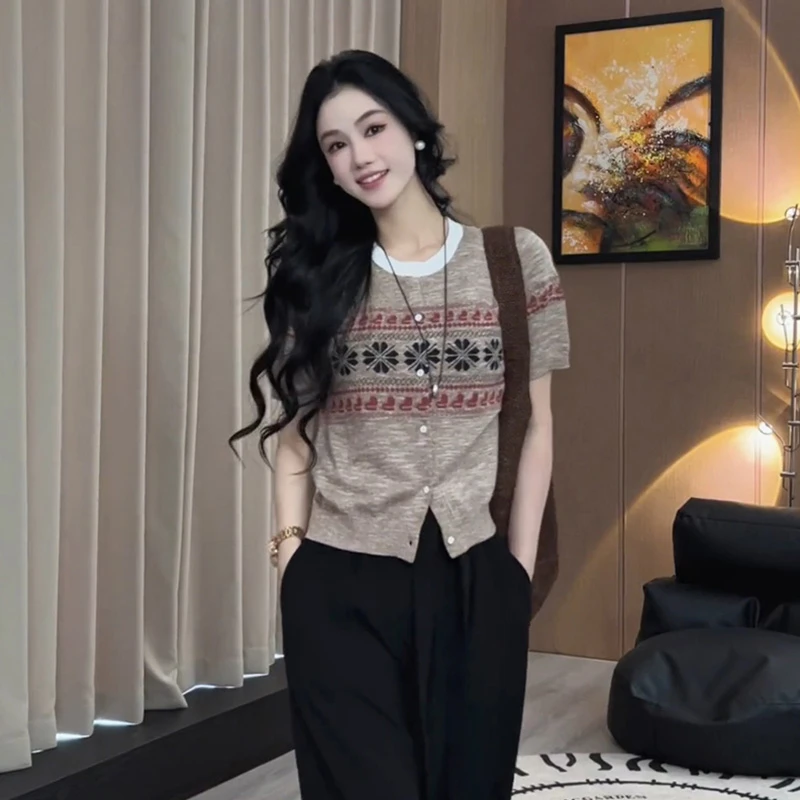 夏日凉感透气纱线2025夏季新款休闲显瘦减龄提花微阔短袖T恤女