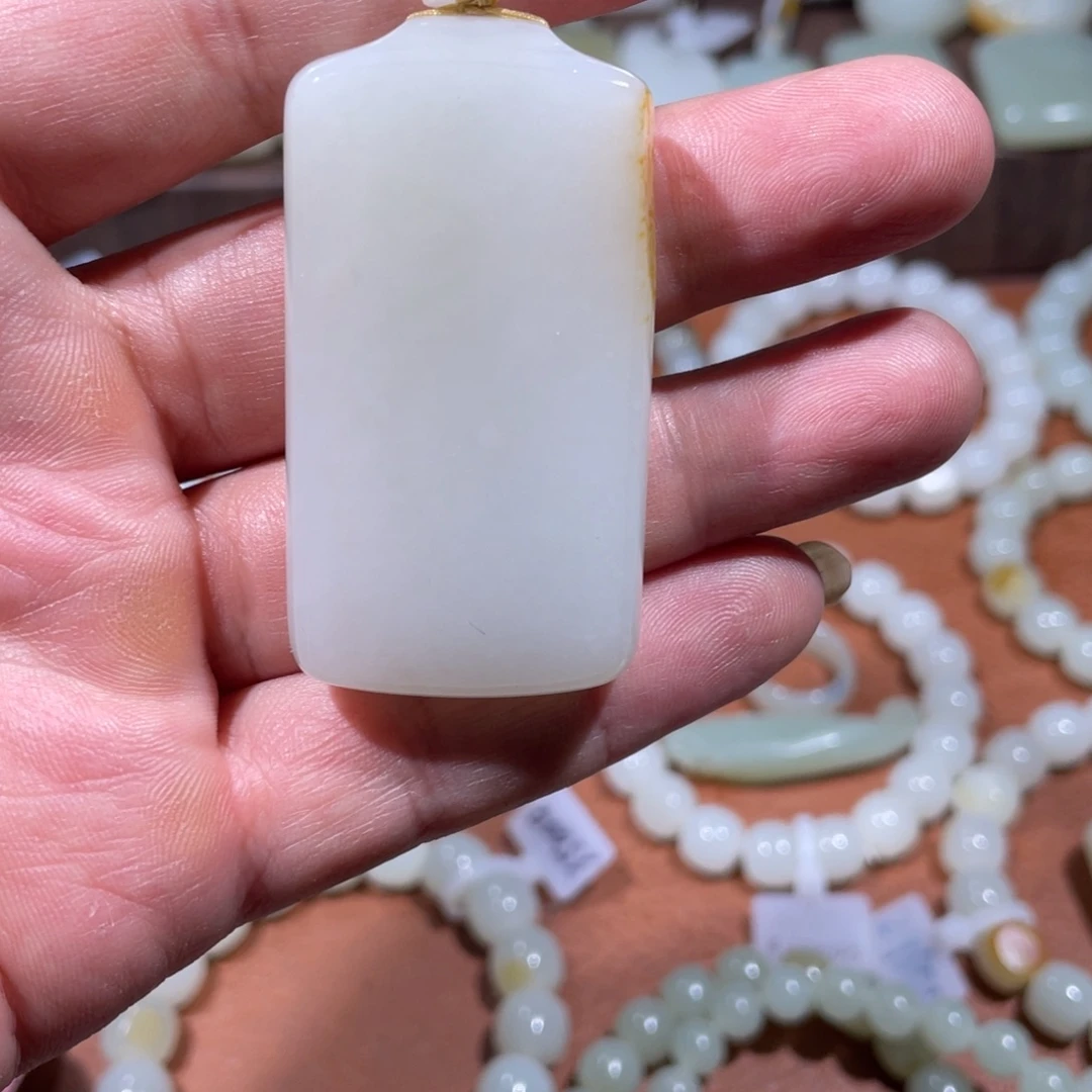 和田玉（糖玉）未镶嵌颈饰