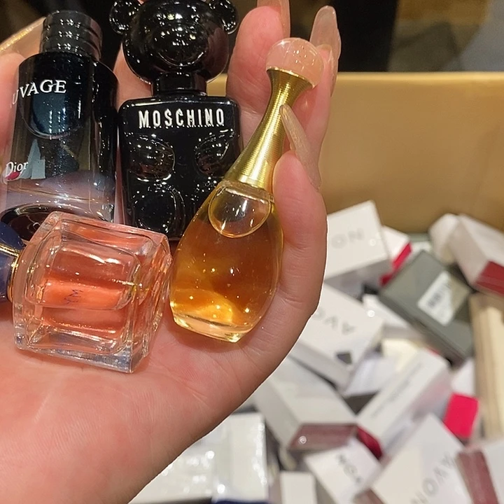 我***比中古香水沐浴露持久留香