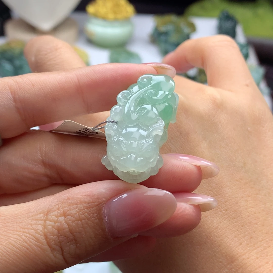 翡翠未镶嵌颈饰A44 冰果绿含珠貔貅