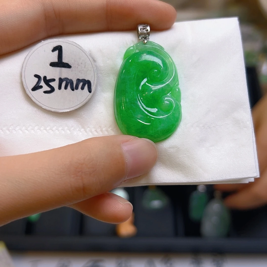 翡翠颈饰18K金镶嵌翡翠