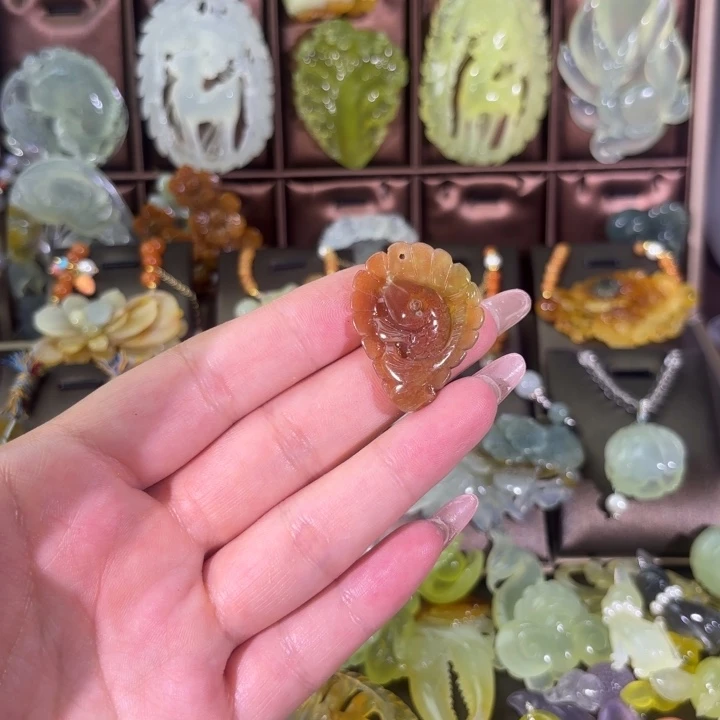 蛇纹石玉合金颈饰