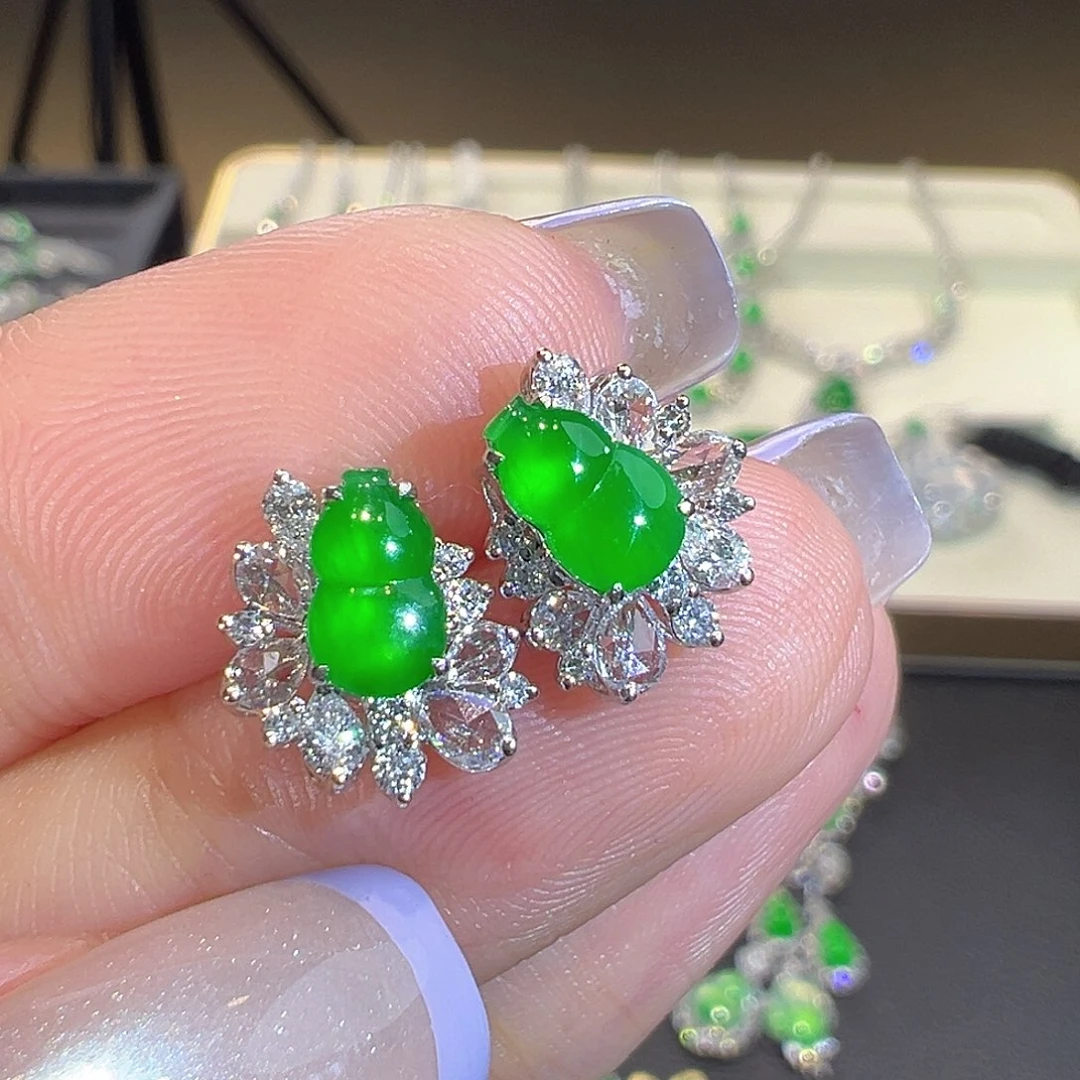 翡翠18K金镶嵌耳钉翡翠