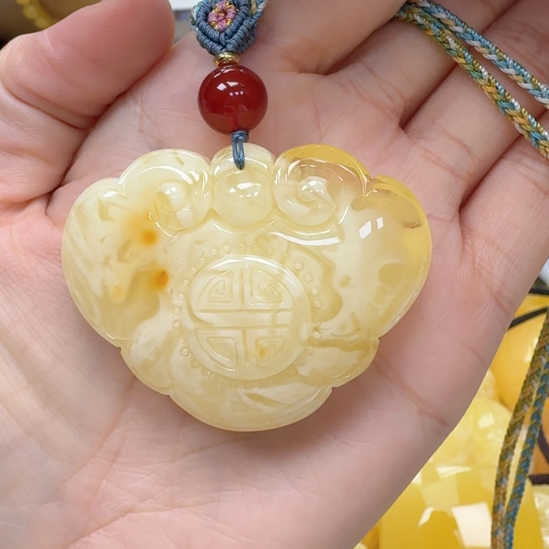 琥珀未镶嵌珠宝奇石吊坠