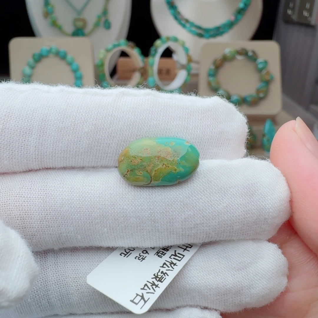 绿松石未镶嵌颈饰