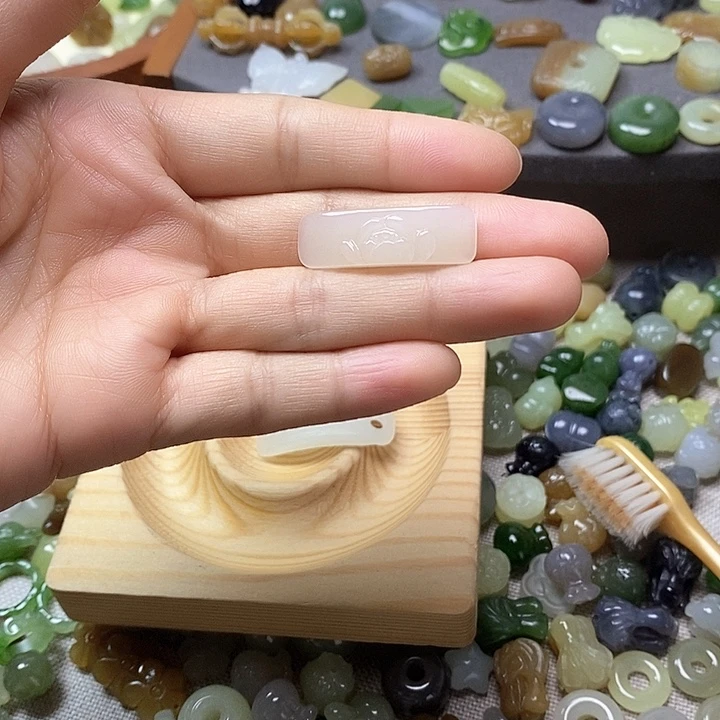 未镶嵌和田玉挂件藕粉莲花手牌