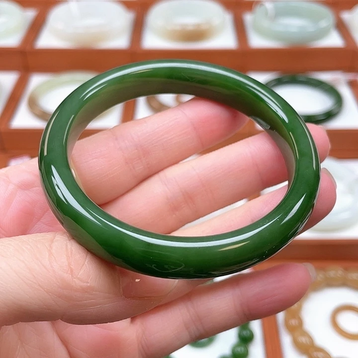 和田玉（碧玉）未镶嵌手镯