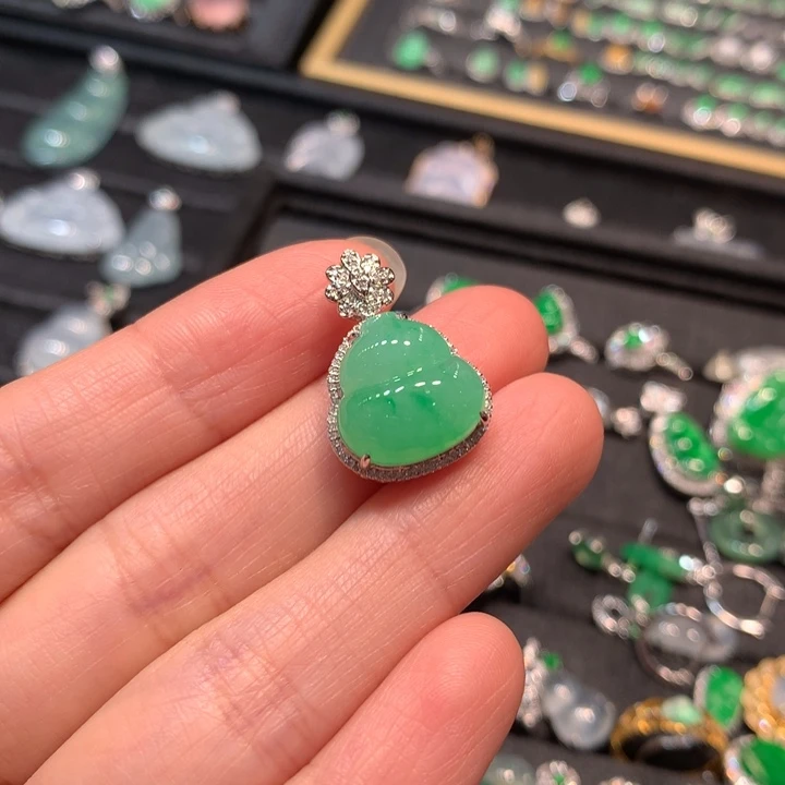 【闪购商品】颈饰18K金镶嵌翡翠翡翠