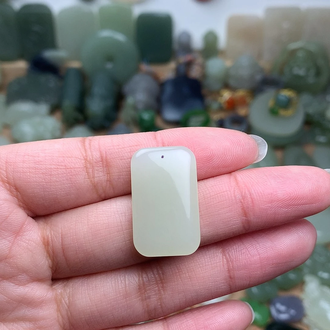 和田玉吊坠未镶嵌?*?