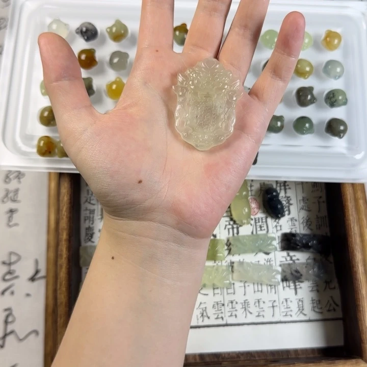 十****合金蛇纹石玉颈饰