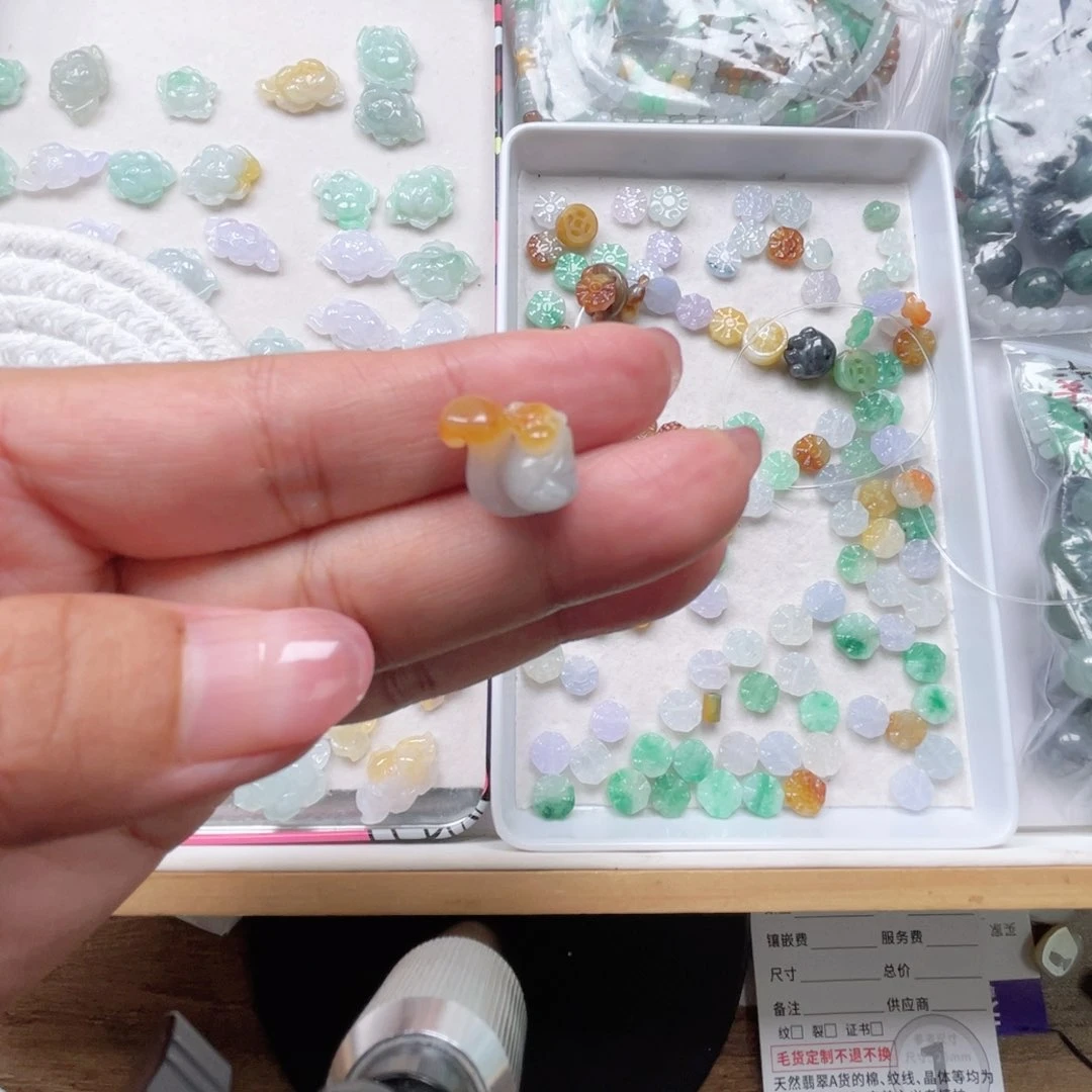 翡翠未镶嵌颈饰喜***