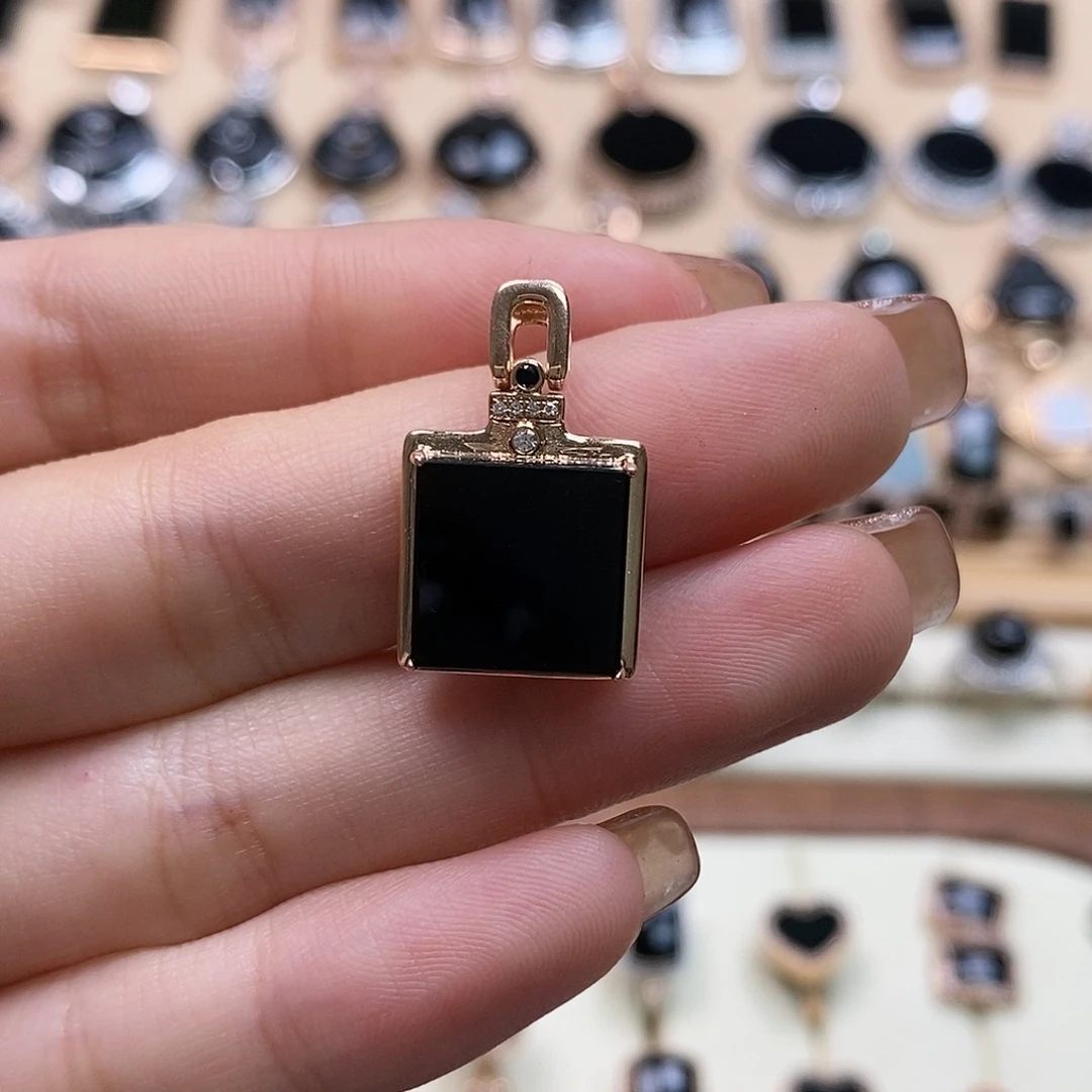 翡翠颈饰18K金镶嵌天然翡翠墨翠