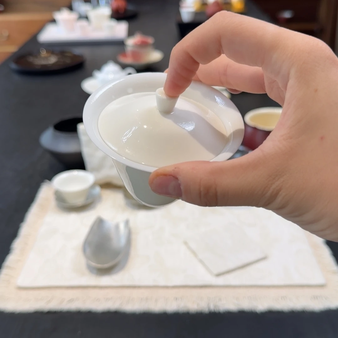 羊脂玉陶瓷斗笠盖碗