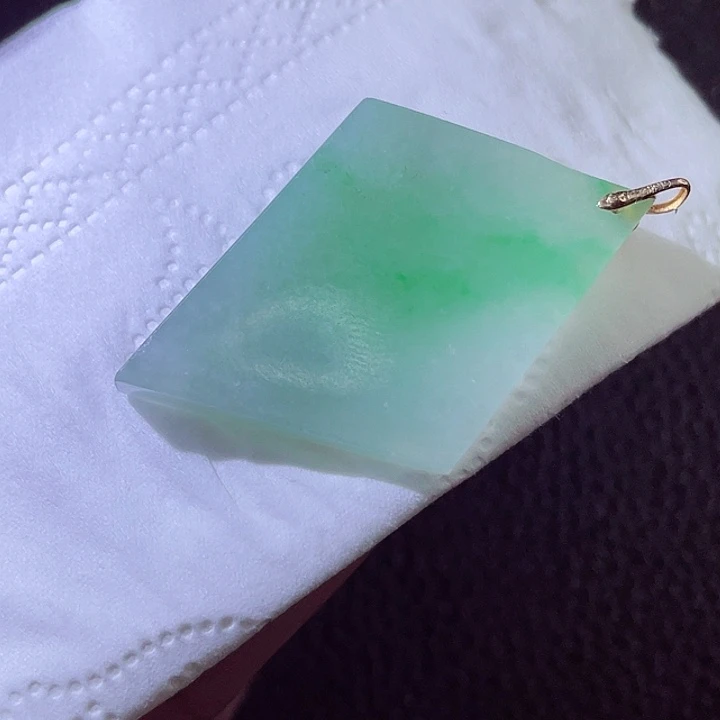 翡翠18K金镶嵌颈饰翡翠