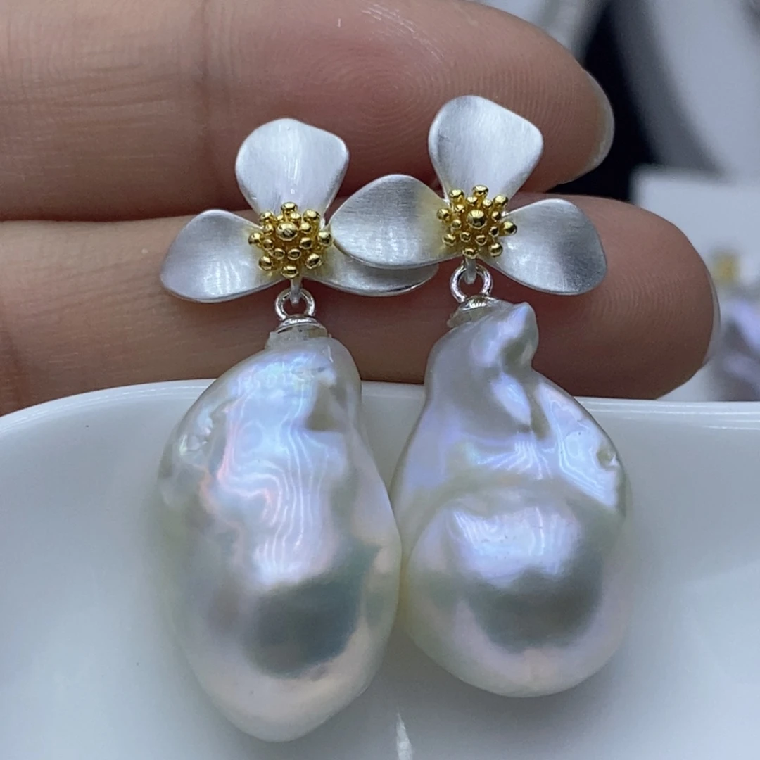 非金属非金属白巴三瓣花耳钉