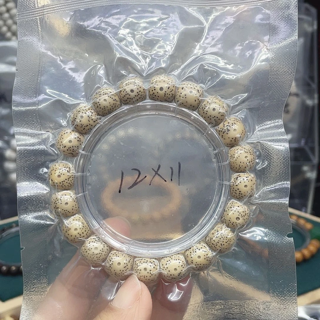 吊坠星月菩提鸡油黄12.11