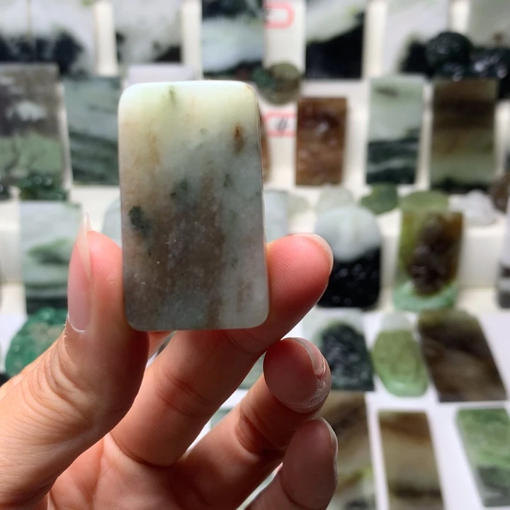 独山玉未镶嵌颈饰