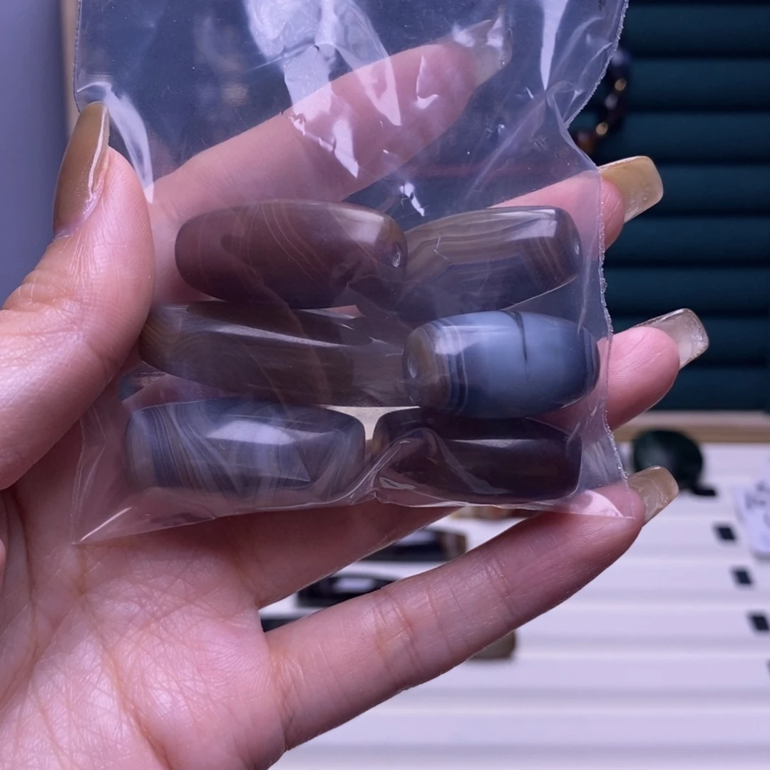 沃***服玛瑙/玉髓合金颈饰