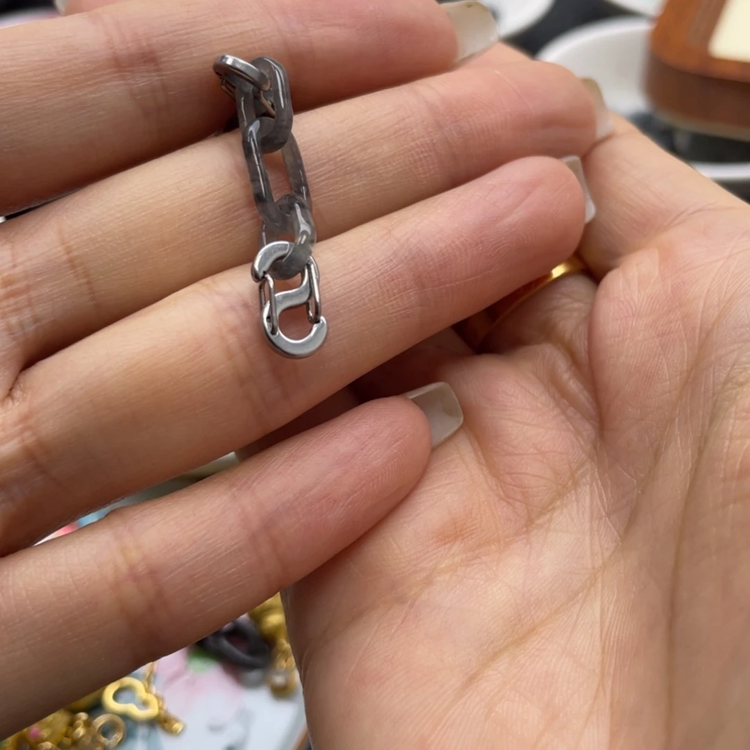 翡翠未镶嵌颈饰链子