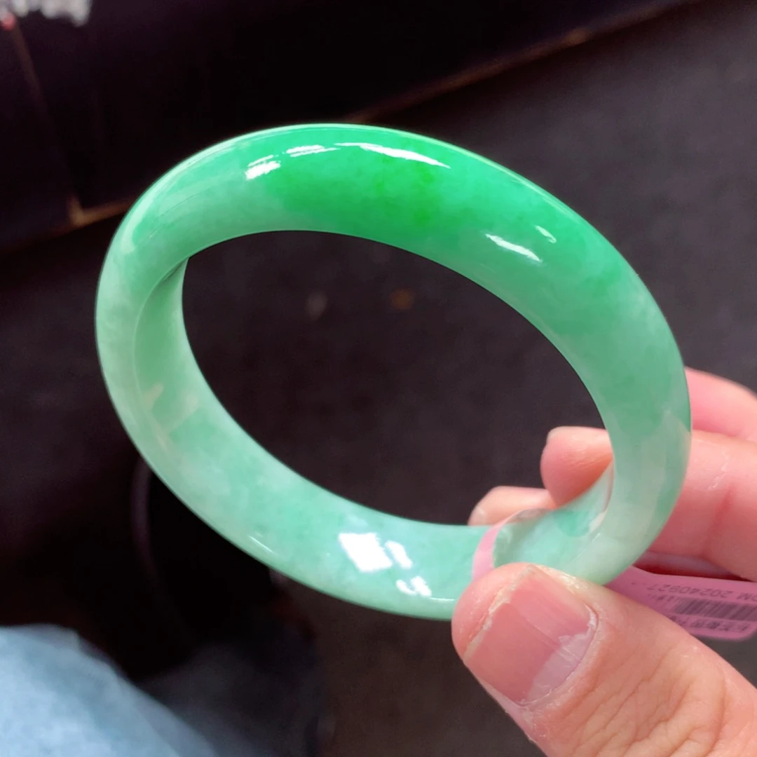 翡翠手镯未镶嵌缅甸
