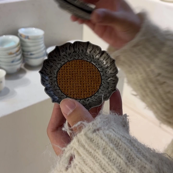 杯垫。