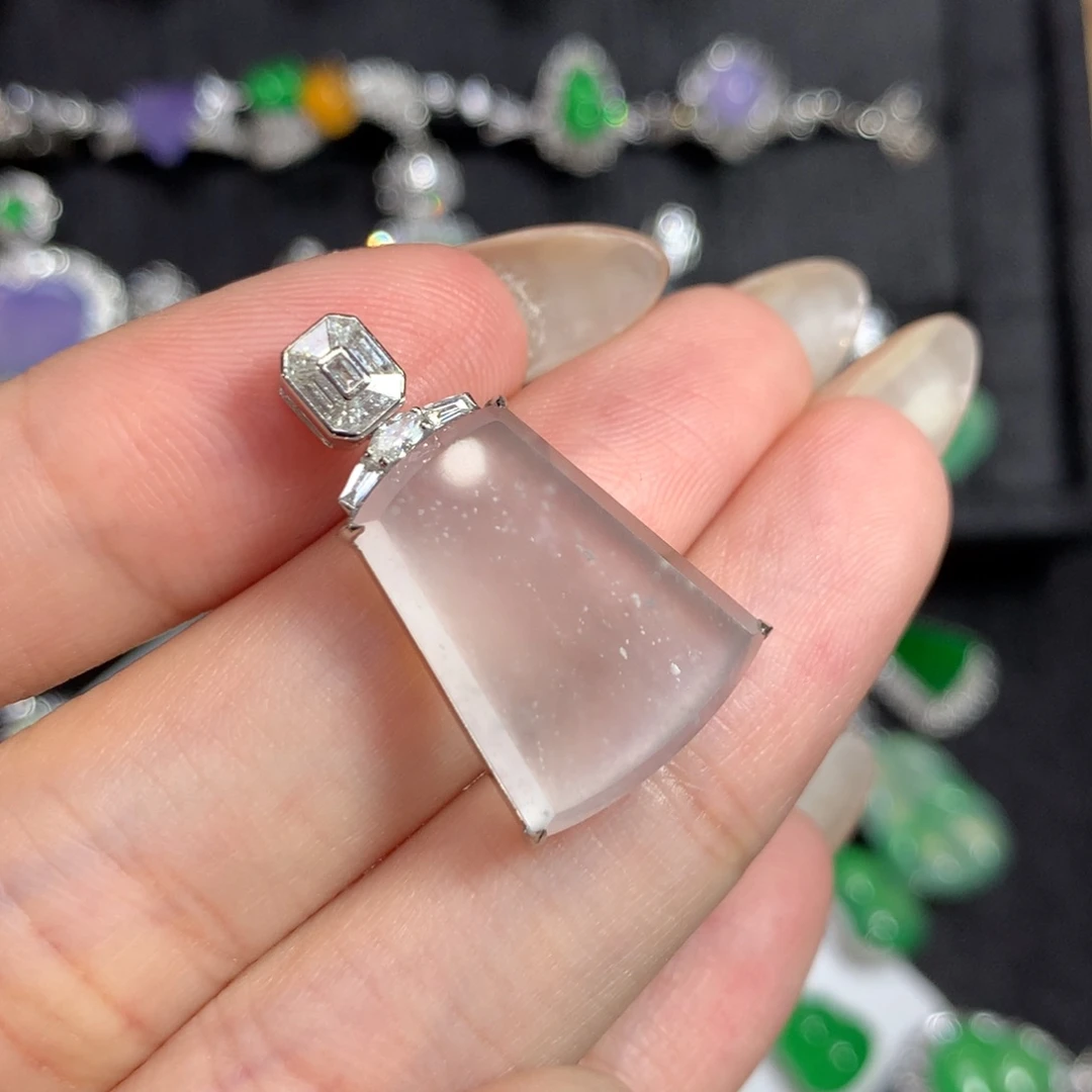 翡翠18K金镶嵌吊坠(赠链)意境无事牌