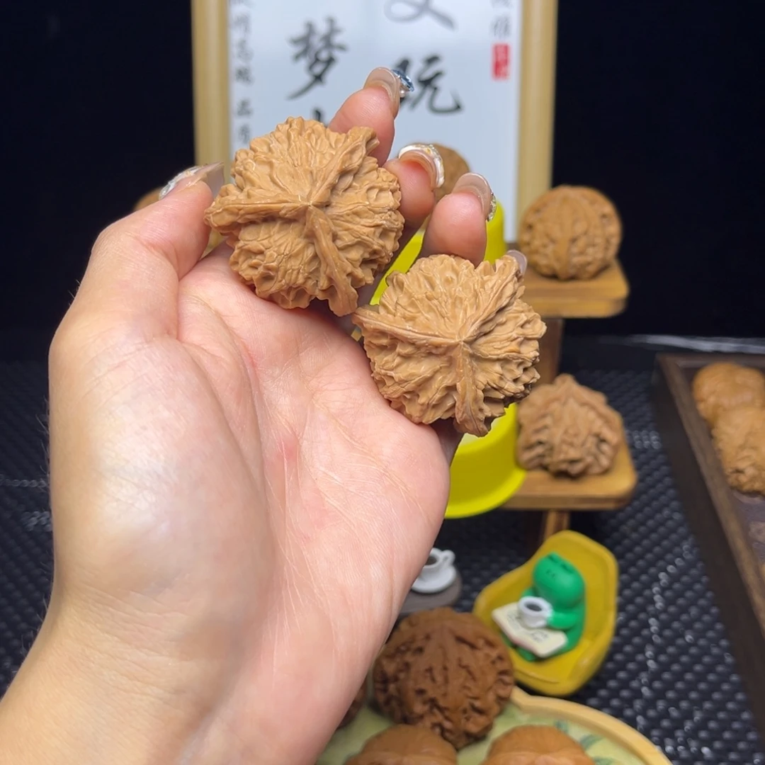 我***快文玩核桃吊坠盘山三棱42全白茬