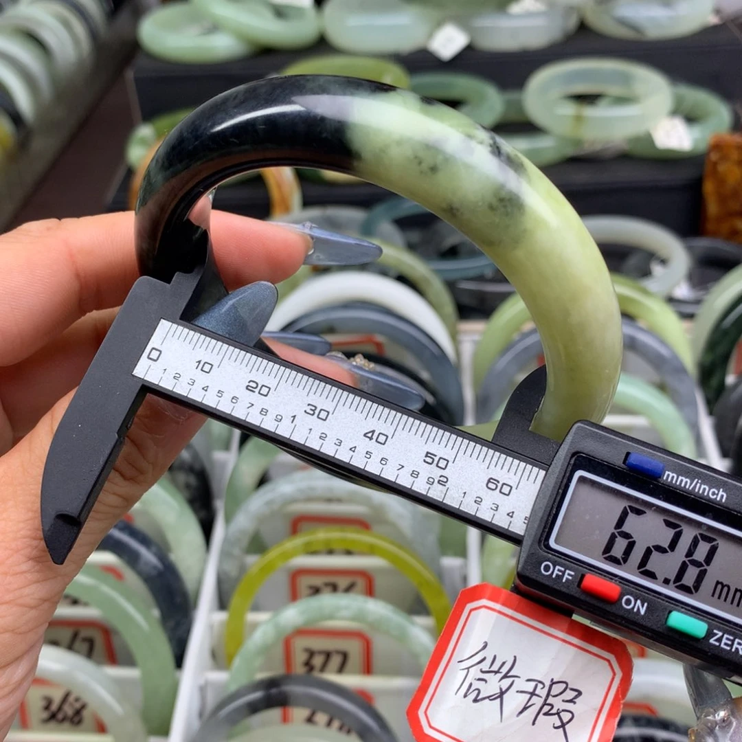 蛇纹石玉未镶嵌手镯370