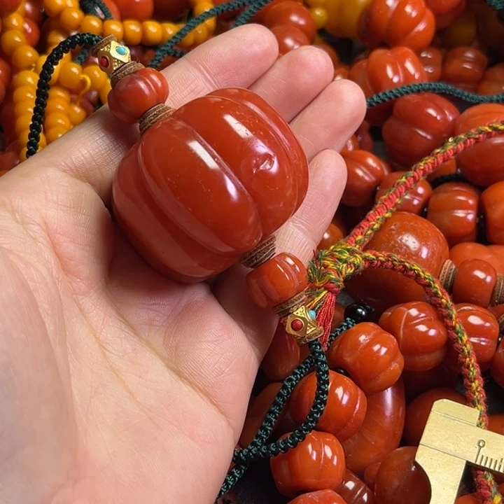 颈饰琉璃宏*琉璃………………