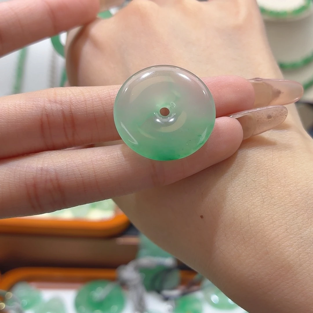 石英质玉未镶嵌颈饰