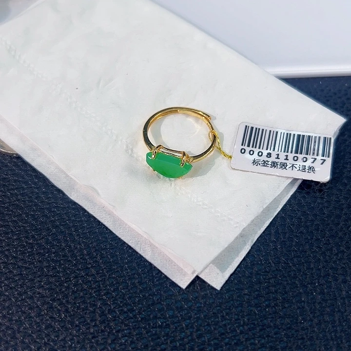颈饰未镶嵌翡翠戒指