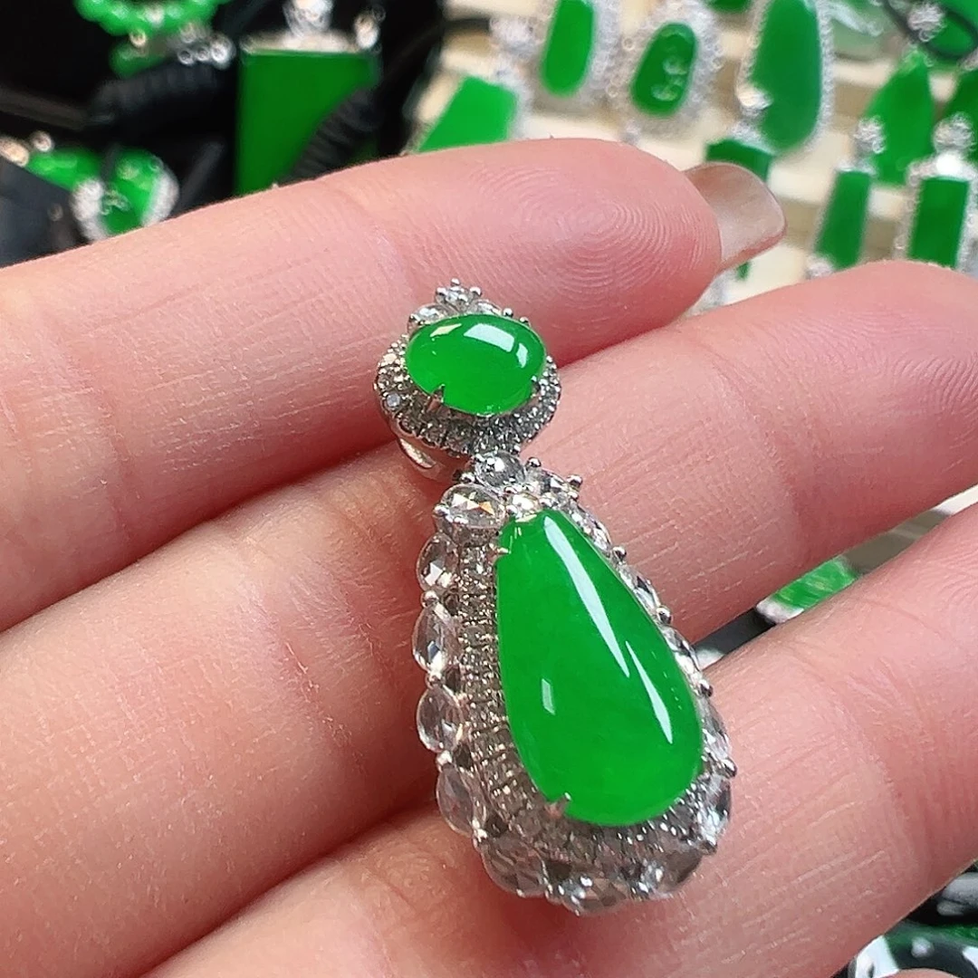 翡翠颈饰18K金镶嵌吊坠