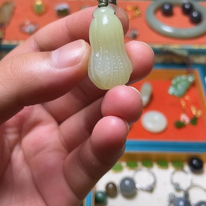 和田玉（糖玉）未镶嵌颈饰