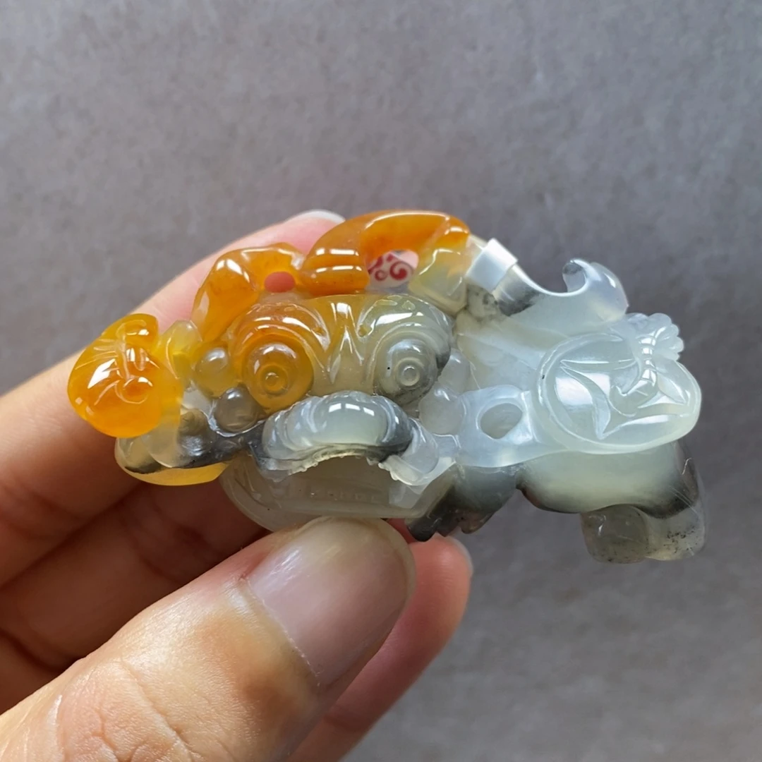 未镶嵌石英质玉（黄龙玉）颈饰