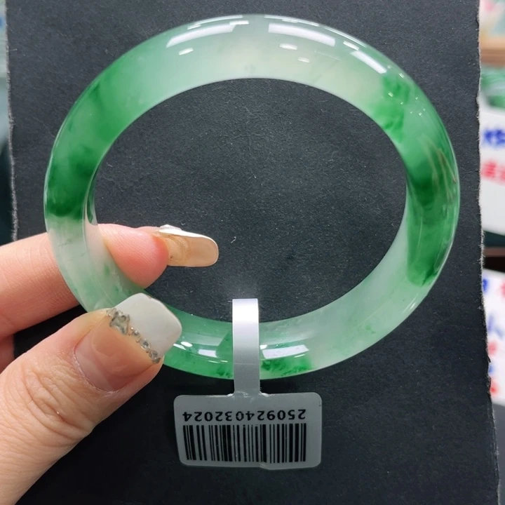 石英质玉（非洲翠）未镶嵌手镯