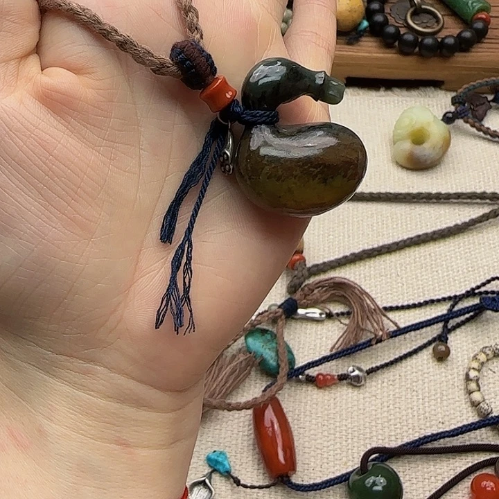 和田玉未镶嵌颈饰吉**柳