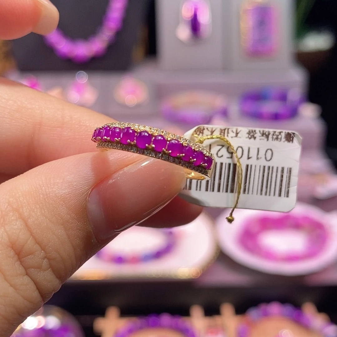 18K金镶嵌苏纪石（舒俱来）戒指