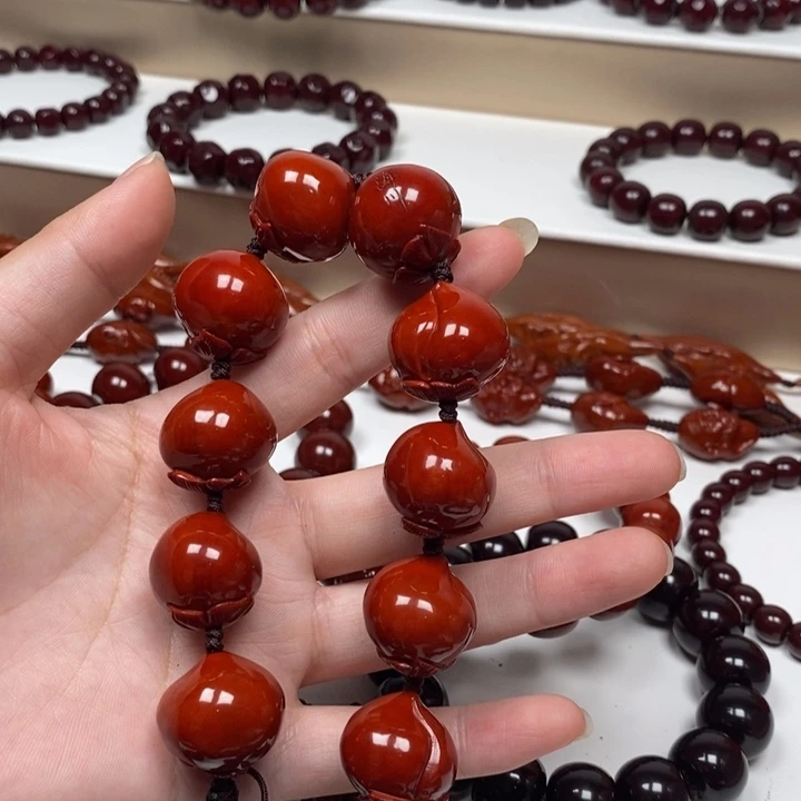 颜***情橄榄核雕刻工艺的发展