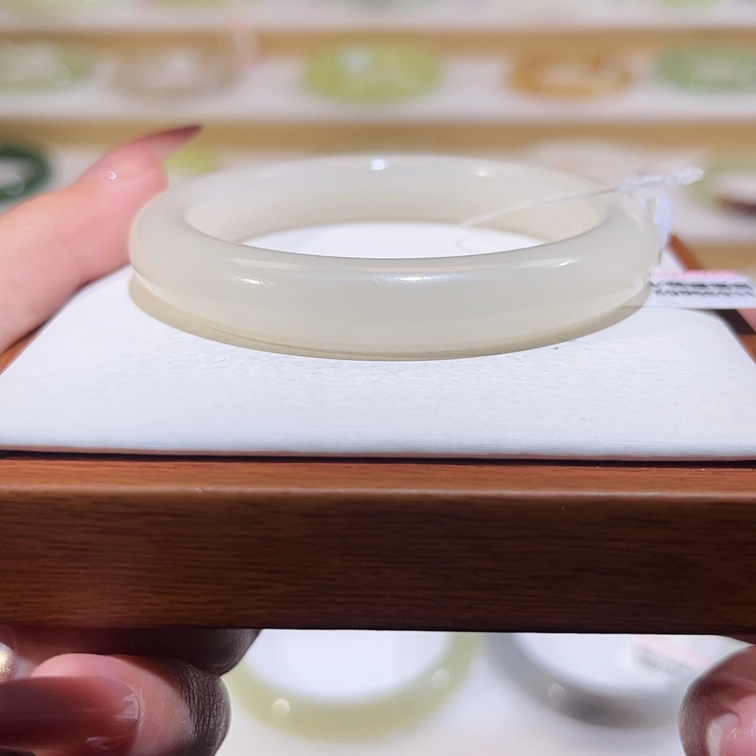 和田玉未镶嵌手镯冰粉鑫